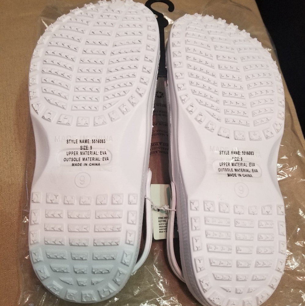 Croc-Style Lightweight Clogs - Picture 4 of 5